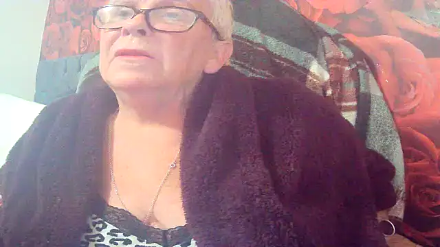 Snapshot of Playful_MILF_Demi chatting on 06-03-26, 08:25 Playful MILF Demi online show from 06-03-26, 08:25