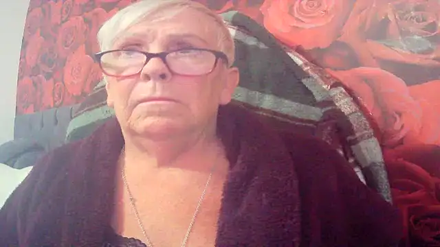 Snapshot of Playful_MILF_Demi chatting on 06-08-26, 08:48 Playful MILF Demi online show from 06-08-26, 08:48