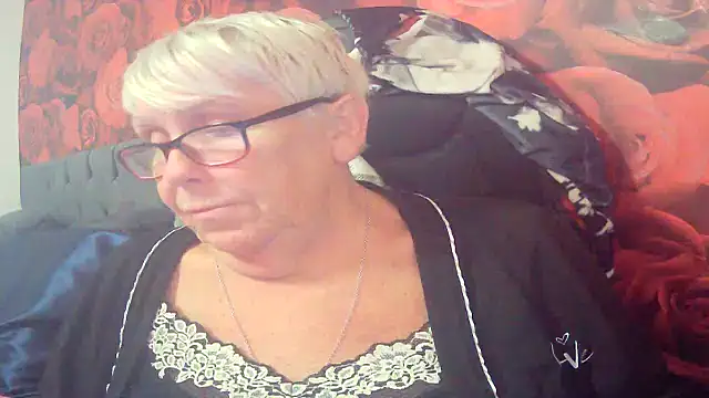 Snapshot of Playful_MILF_Demi chatting on 06-10-26, 10:08 Playful MILF Demi online show from 06-10-26, 10:08