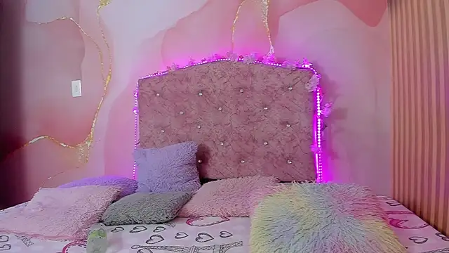 Malory  Jones online show from 11-26-25, 06:42