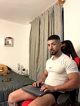 Ezzio Scolaro online show from 10-17-25, 12:14