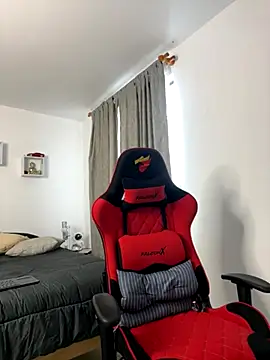 Ezzio Scolaro online show from 10-26-25, 12:00