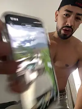 Ezzio Scolaro online show from 10-30-25, 12:39