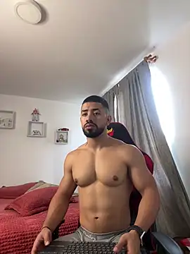 Ezzio Scolaro online show from 11-24-25, 01:44