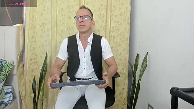 Snapshot of _axelking_ chatting on 07-06-26, 11:51 axelking online show from 07-06-26, 11:51