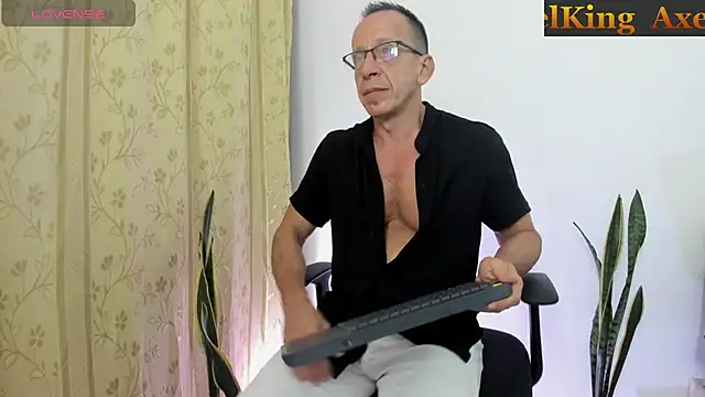 Snapshot of _axelking_ chatting on 07-24-26, 11:52 axelking online show from 07-24-26, 11:52