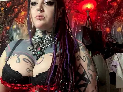 Snapshot of nyxvelon chatting on 10-21-25, 08:42 nyxvelon online show from 10-21-25, 08:42