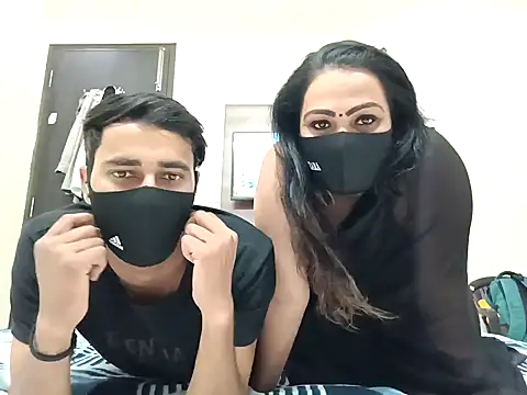 horny milf couple online show from 10-08-25, 01:31