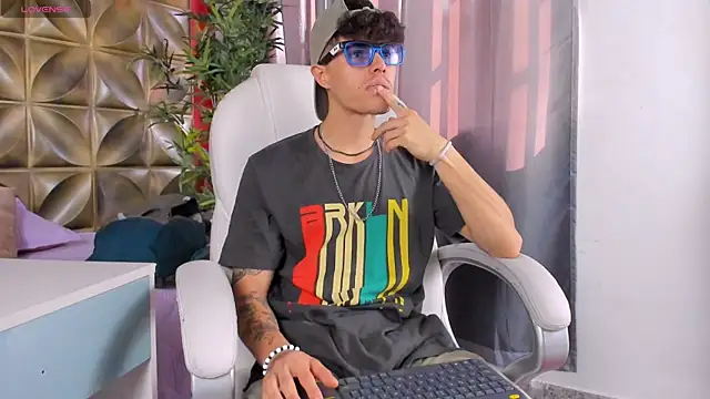 Snapshot of imsammytop chatting on 10-21-25, 01:23 imsammytop online show from 10-21-25, 01:23