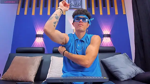 Snapshot of imsammytop chatting on 10-22-25, 11:32 imsammytop online show from 10-22-25, 11:32