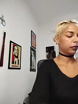 Snapshot of Helenoir chatting on 03-12-26, 01:50 Helenoir online show from 03-12-26, 01:50