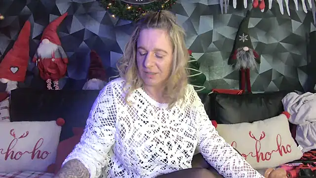 Snapshot of Delichieuse5 chatting on 12-13-25, 08:25 Delichieuse5 online show from 12-13-25, 08:25