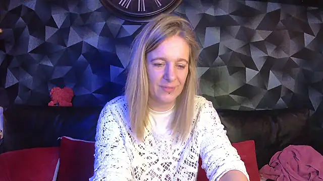 Snapshot of Delichieuse5 chatting on 01-12-26, 09:09 Delichieuse5 online show from 01-12-26, 09:09