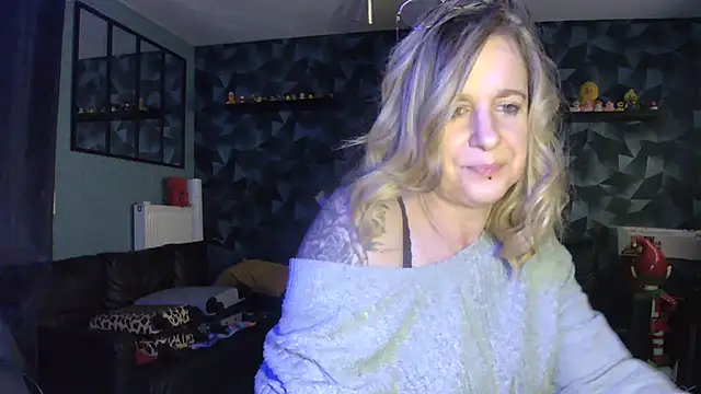 Snapshot of Delichieuse5 chatting on 02-09-26, 08:24 Delichieuse5 online show from 02-09-26, 08:24