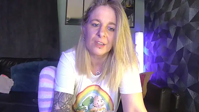 Snapshot of Delichieuse5 chatting on 02-19-26, 09:00 Delichieuse5 online show from 02-19-26, 09:00