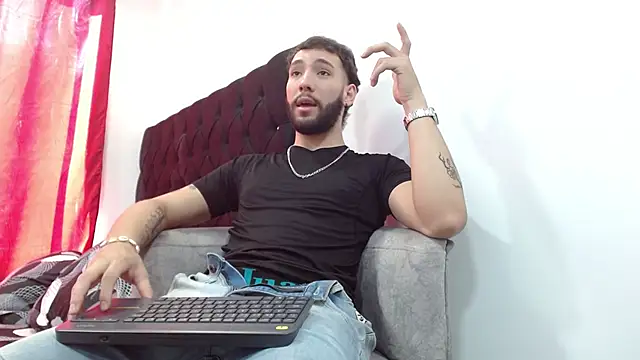 Snapshot of angel_kyrozz chatting on 10-26-25, 07:31 angel kyrozz online show from 10-26-25, 07:31