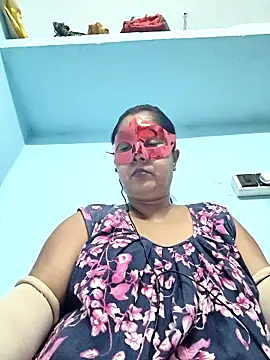 Snapshot of misti02 chatting on 10-17-25, 04:53 misti02 online show from 10-17-25, 04:53