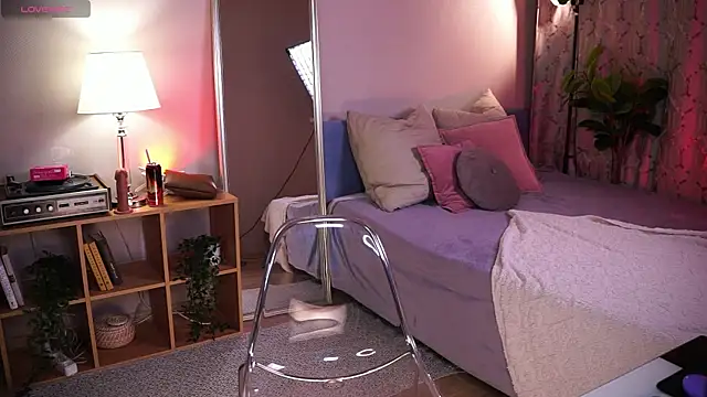 YokoKoko  online show from 12-20-25, 06:20