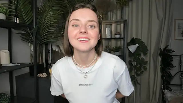 Snapshot of ThelmaJusto chatting on 10-19-25, 02:50 ThelmaJusto online show from 10-19-25, 02:50