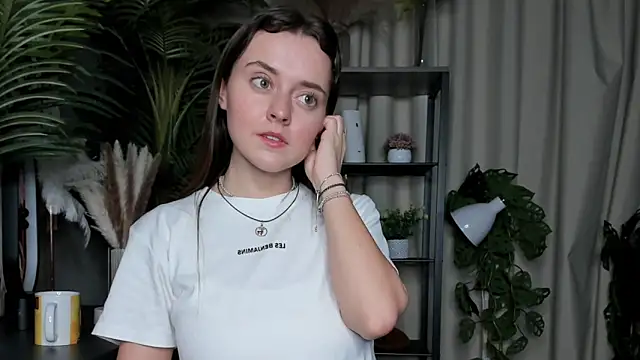 Snapshot of ThelmaJusto chatting on 10-20-25, 03:45 ThelmaJusto online show from 10-20-25, 03:45