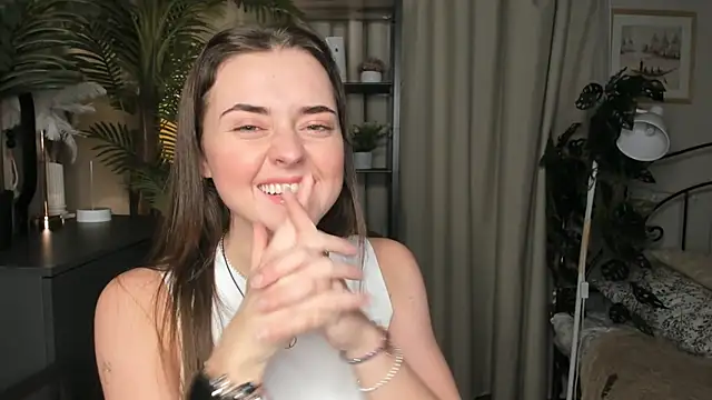 Snapshot of ThelmaJusto chatting on 11-17-25, 03:51 ThelmaJusto online show from 11-17-25, 03:51