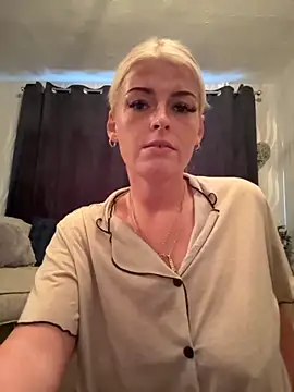 KikiMaexox online show from 10-10-25, 04:28