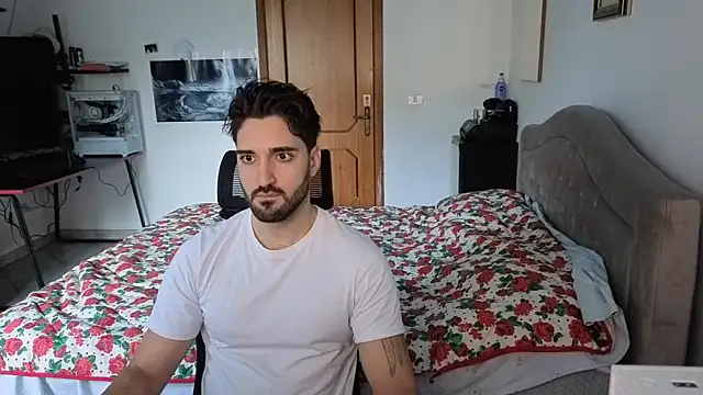 Snapshot of Al3xox02 chatting on 01-11-26, 12:43 Al3xox02 online show from 01-11-26, 12:43