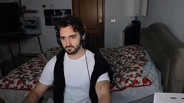 Snapshot of Al3xox02 chatting on 01-12-26, 12:49 Al3xox02 online show from 01-12-26, 12:49