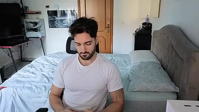 Snapshot of Al3xox02 chatting on 01-12-26, 12:54 Al3xox02 online show from 01-12-26, 12:54