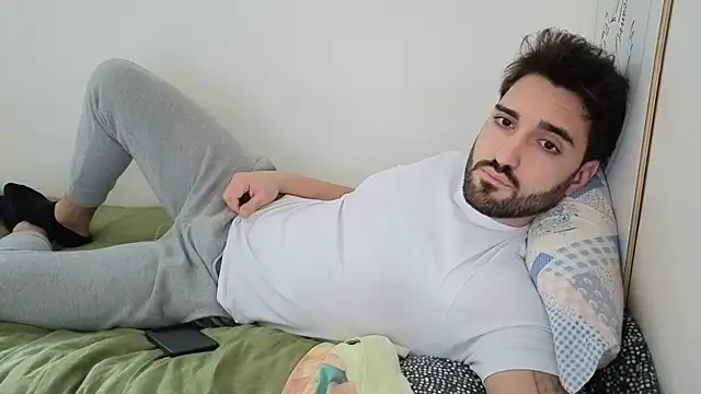 Snapshot of Al3xox02 chatting on 02-10-26, 01:26 Al3xox02 online show from 02-10-26, 01:26