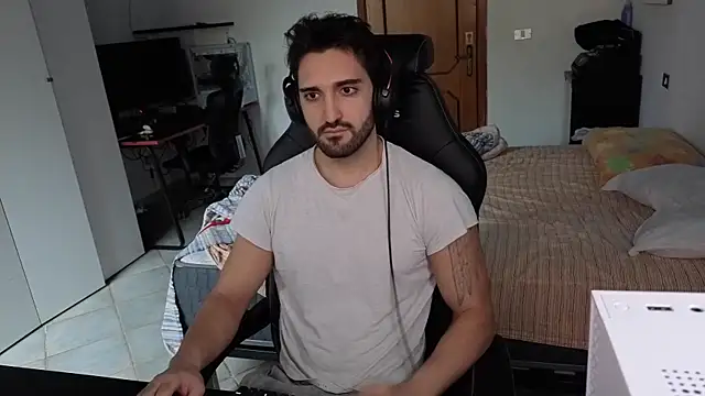 Snapshot of Al3xox02 chatting on 02-15-26, 11:30 Al3xox02 online show from 02-15-26, 11:30