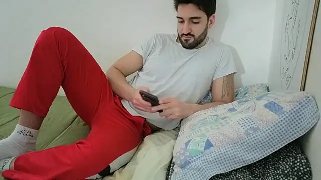 Snapshot of Al3xox02 chatting on 02-19-26, 12:56 Al3xox02 online show from 02-19-26, 12:56