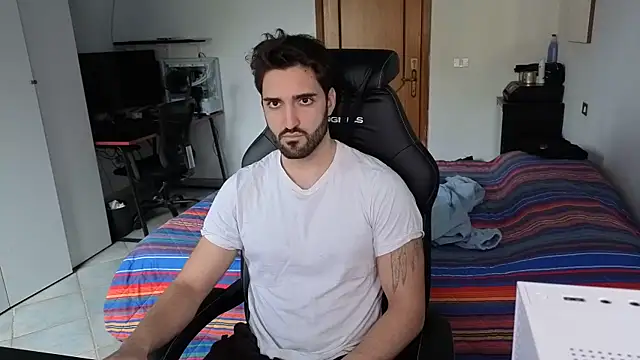 Snapshot of Al3xox02 chatting on 02-28-26, 01:01 Al3xox02 online show from 02-28-26, 01:01