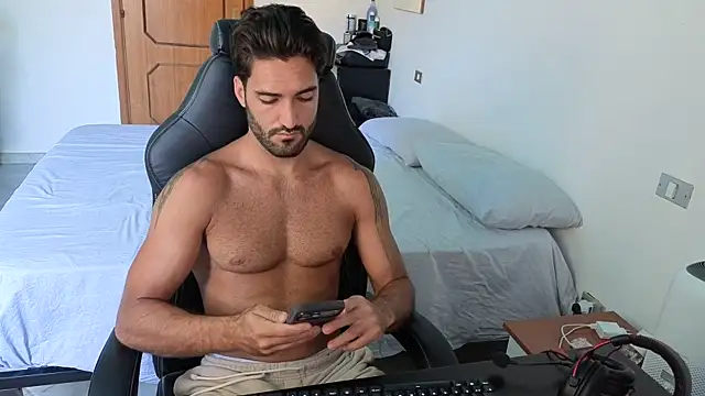 Al3xox02 online show from 06-19-26, 10:08