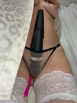 Snapshot of Aurynne chatting on 03-01-26, 08:22 Aurynne online show from 03-01-26, 08:22