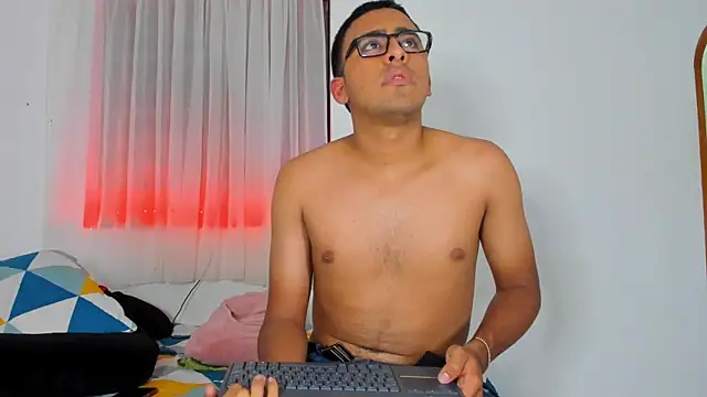 Sexy Couple Xx online show from 10-13-25, 04:12