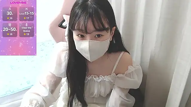 Snapshot of hinako08 chatting on 11-14-25, 01:37 hinako08 online show from 11-14-25, 01:37