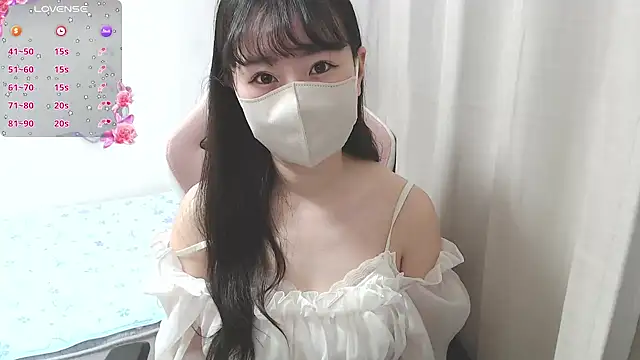 Snapshot of hinako08 chatting on 12-05-25, 01:36 hinako08 online show from 12-05-25, 01:36