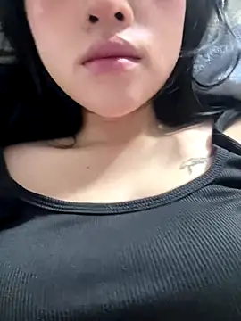 Snapshot of Titlelove chatting on 11-17-25, 09:04 Titlelove online show from 11-17-25, 09:04