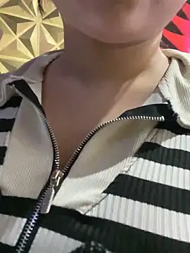 Snapshot of TampiZii chatting on 10-24-25, 06:32 TampiZii online show from 10-24-25, 06:32