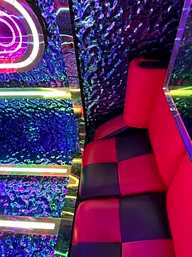 Snapshot of TampiZii chatting on 10-25-25, 04:13 TampiZii online show from 10-25-25, 04:13