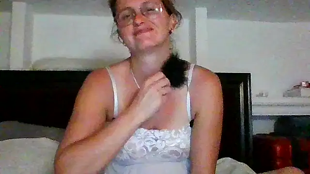 Snapshot of xcrazzycat chatting on 10-07-25, 08:06 xcrazzycat online show from 10-07-25, 08:06