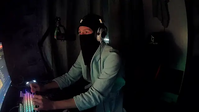 Snapshot of suicdemask chatting on 02-19-26, 04:36 suicdemask online show from 02-19-26, 04:36