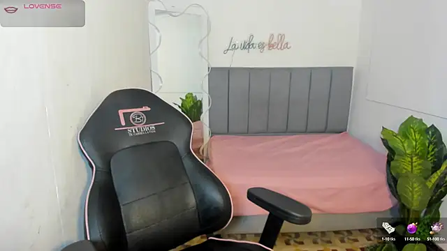 THIANA TAY online show from 10-24-25, 01:57