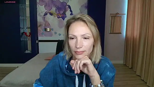 AlinaMoor online show from 10-07-25, 05:48