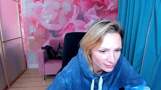 AlinaMoor online show from 11-26-25, 06:42