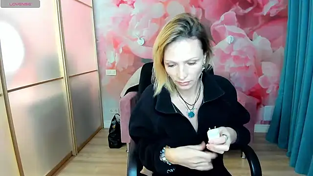 AlinaMoor online show from 12-19-25, 06:48