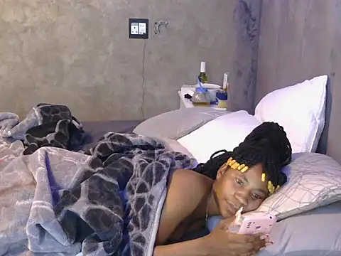 Snapshot of petite_queenx chatting on 10-15-25, 05:51 petite queenx online show from 10-15-25, 05:51
