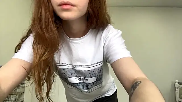 Snapshot of EhtelBiondi chatting on 10-24-25, 08:33 EhtelBiondi online show from 10-24-25, 08:33