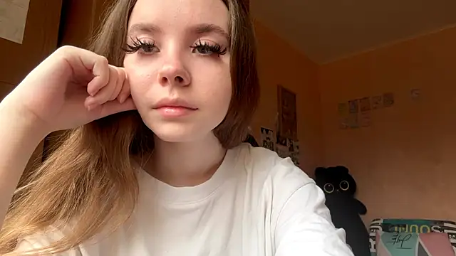 Snapshot of EhtelBiondi chatting on 11-25-25, 08:14 EhtelBiondi online show from 11-25-25, 08:14